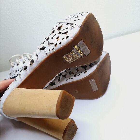 Jeffrey Campbell X UO Lita Boots Daisy Floral Cut Out 6.5 Platform Festival Boho - Picture 9 of 13